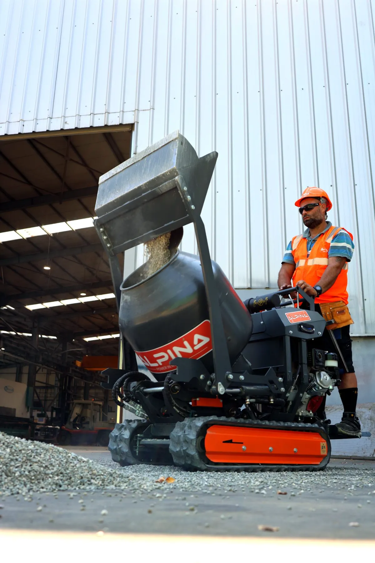 Alpina DUE, da dumper autocaricante a betoniera meccanizzata